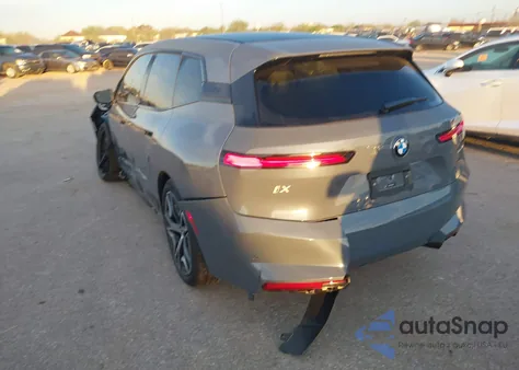 2026 BMW Ix xDrive45 из США, поврежденный, VIN WB543CF01TCW65392